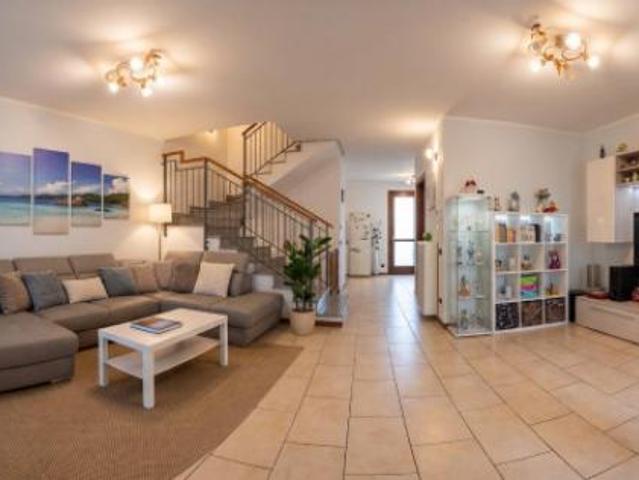 Villa Indipendente in affitto a Boltiere, Bergamo