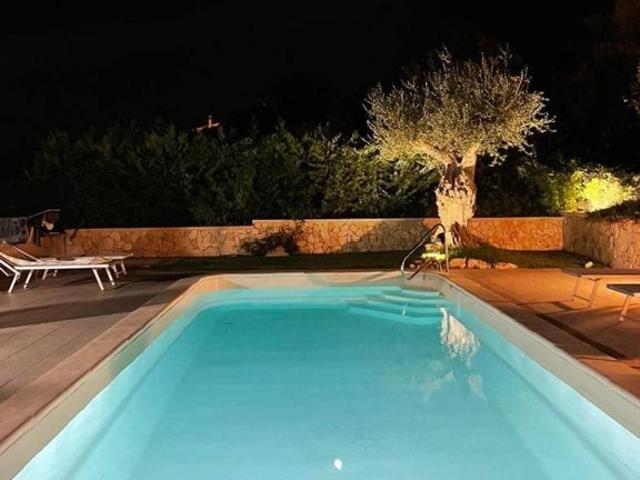 Villa Schiera in vendita a Pula, Sardigna/Sardegna