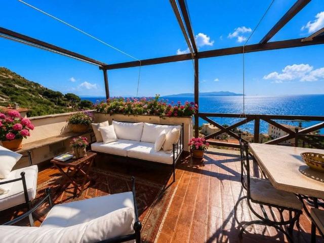 Villa Schiera in vendita a Isola del Giglio, Giglio Porto
