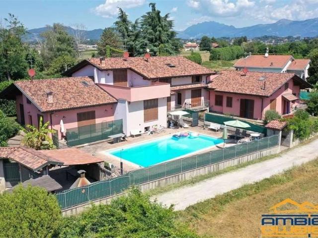 Villa Schiera in vendita a Robbiate, Lombardia