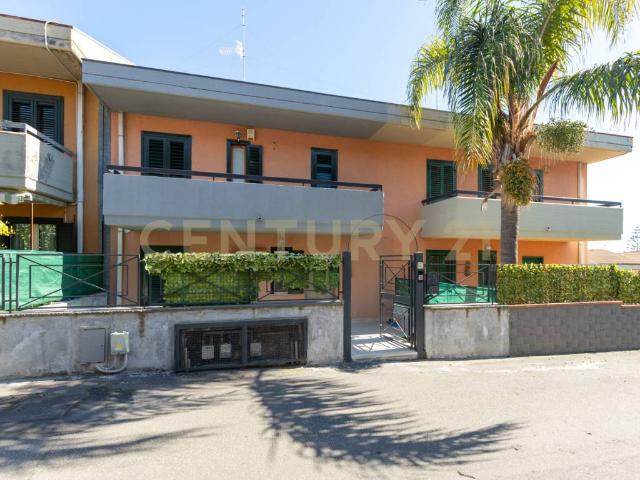 Villa Schiera in affitto a Vampolieri, Aci Catena