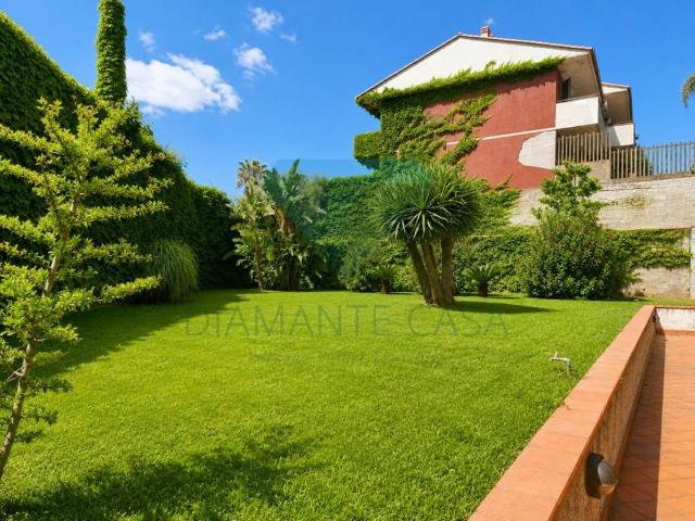 Villa Schiera in affitto a Aci Catena, Sicilia