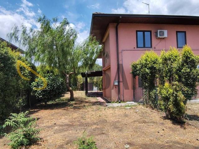 Villa Schiera in affitto a Aci Sant'antonio, Sicilia