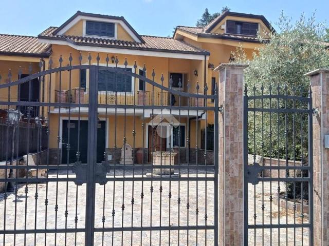 Villa Schiera in affitto a Alatri, Lazio