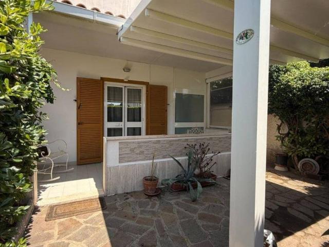 Villa Schiera in affitto a Lido di Marechiaro, Roma Capitale