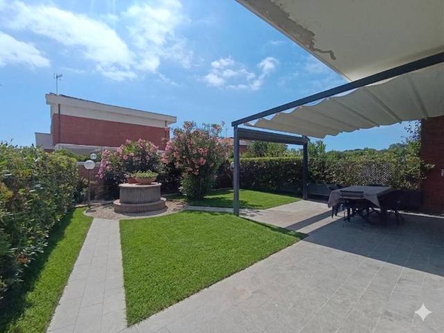 Villa Schiera in affitto a Lido di Enea, Roma Capitale