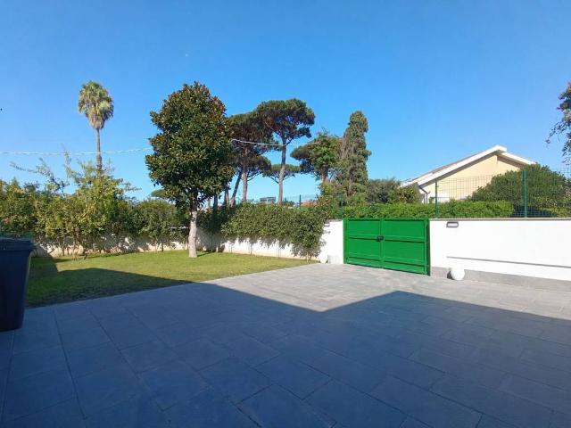 Villa Schiera in affitto a Lido di Marechiaro, Roma Capitale