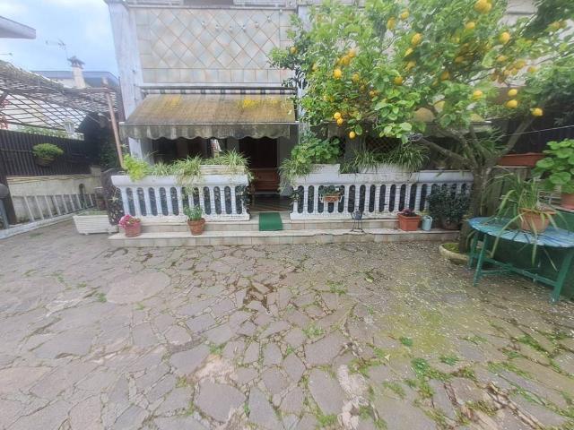 Villa Schiera in affitto a Lido di Enea, Roma Capitale