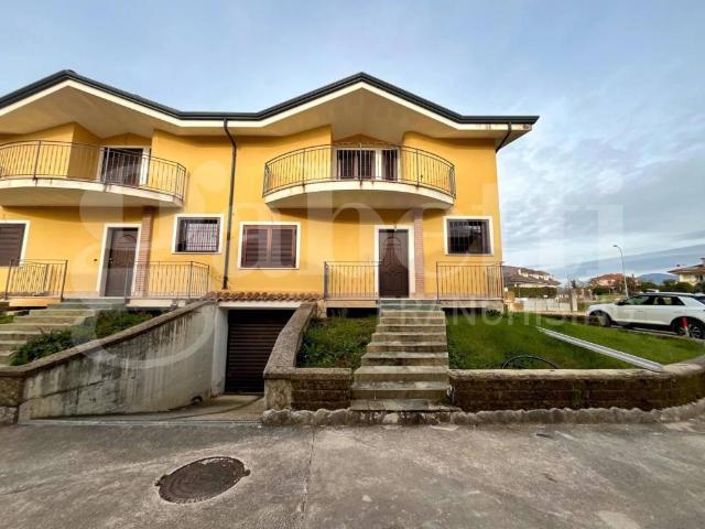 Villa Schiera in affitto a Baia E Latina, Campania