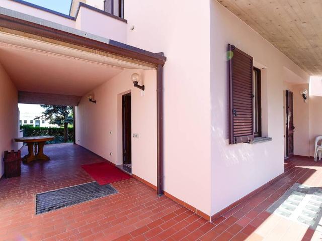 Villa Schiera in affitto a Besana In Brianza, Lombardia