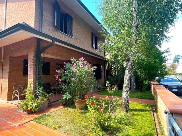 Villa Schiera in affitto a Unione di comuni Terre di Castelli, Castelnuovo Rangone
