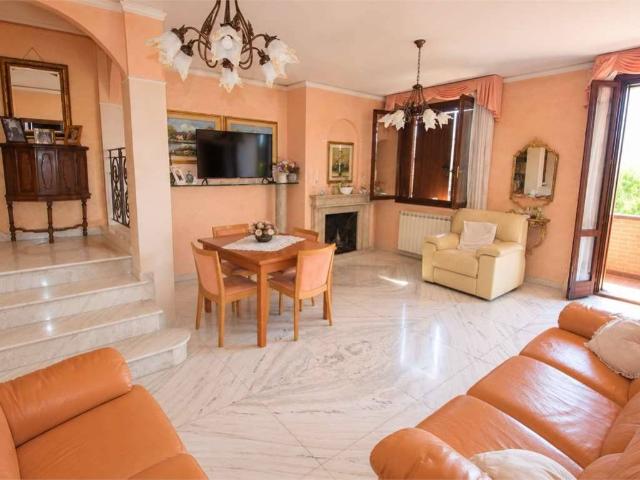 Villa Schiera in affitto a Unione dei comuni del Distretto Ceramico, Fiorano Modenese