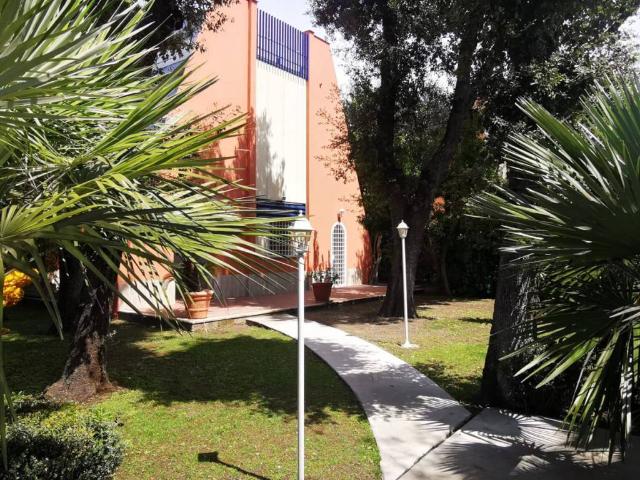 Villa Schiera in affitto a Fregene, Roma Capitale