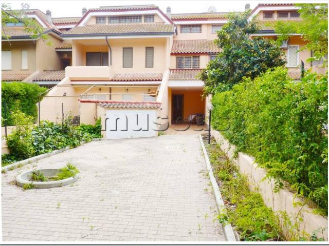 Villa Schiera in affitto a Fregene, Roma Capitale