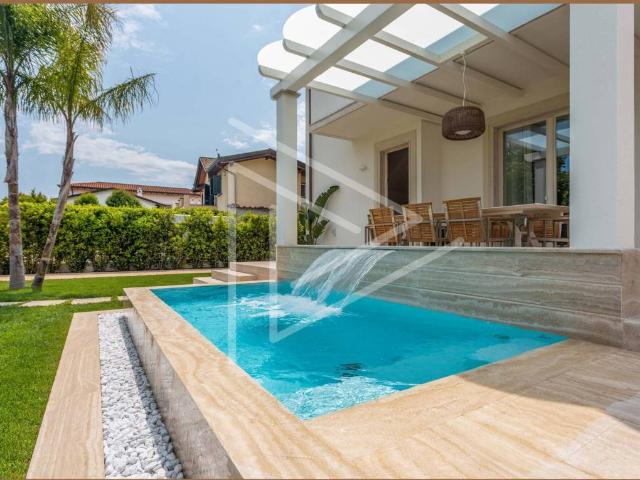 Villa Schiera in affitto a Vittoria Apuana, Forte Dei Marmi