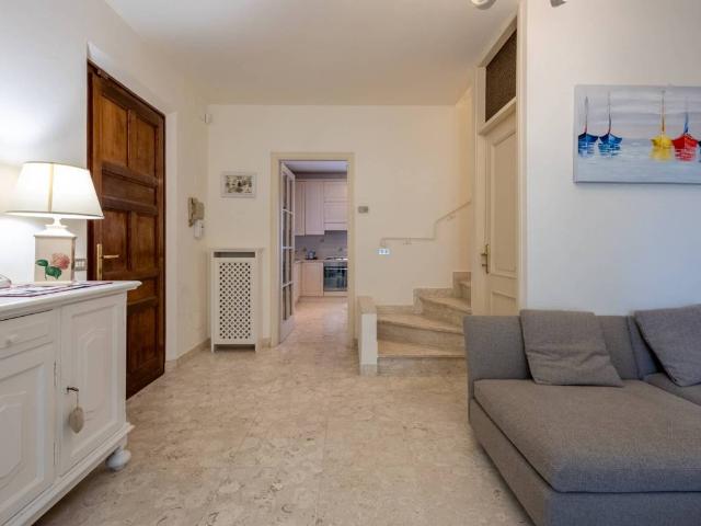 Villa Schiera in affitto a Roma Imperiale, Forte Dei Marmi