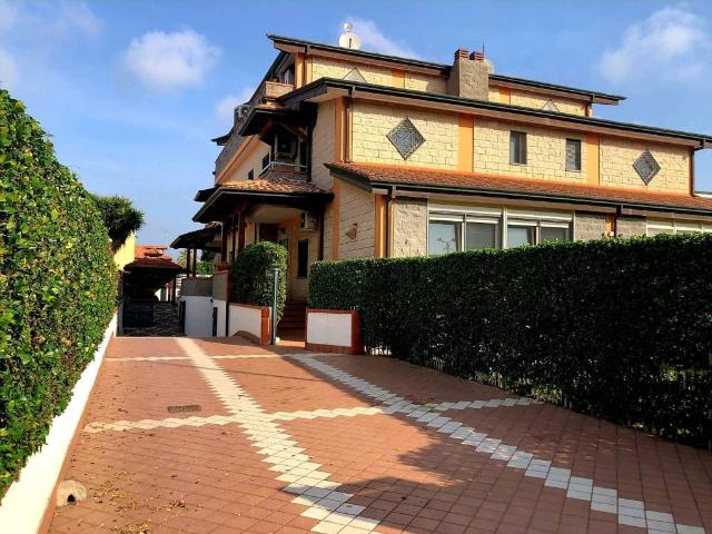 Villa Schiera in affitto a Giugliano In Campania, Campania