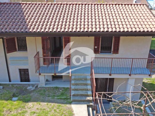 Villa Schiera in affitto a Comunità Montana Valli del Verbano, Laveno Mombello