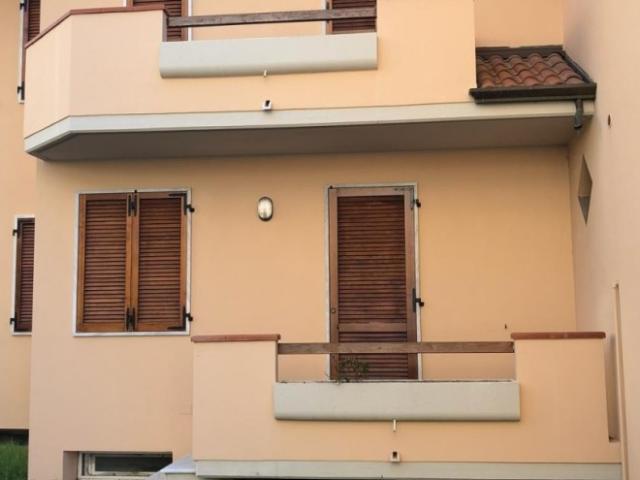 Villa Indipendente in affitto a Marina di Massa, Marina Di Massa