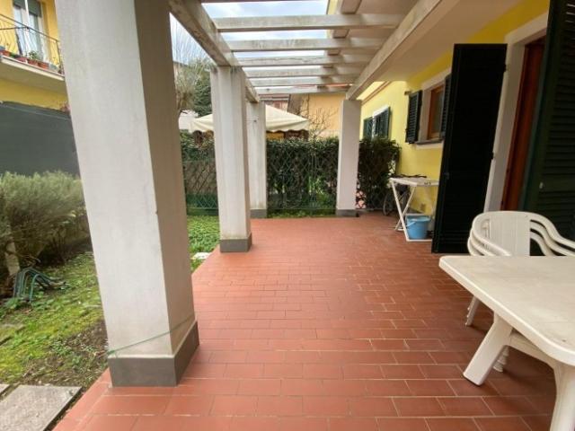 Villa Indipendente in affitto a Marina di Massa, Marina Di Massa