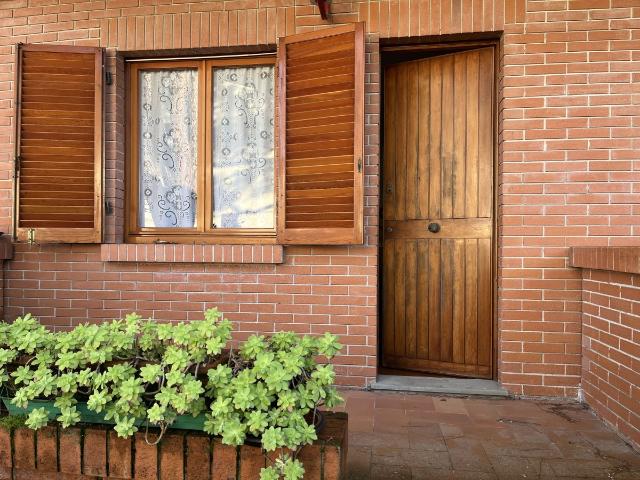 Villa Indipendente in affitto a Marina di Massa, Marina Di Massa
