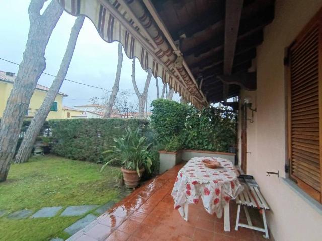 Villa Schiera in affitto a Marina di Massa, Marina Di Massa
