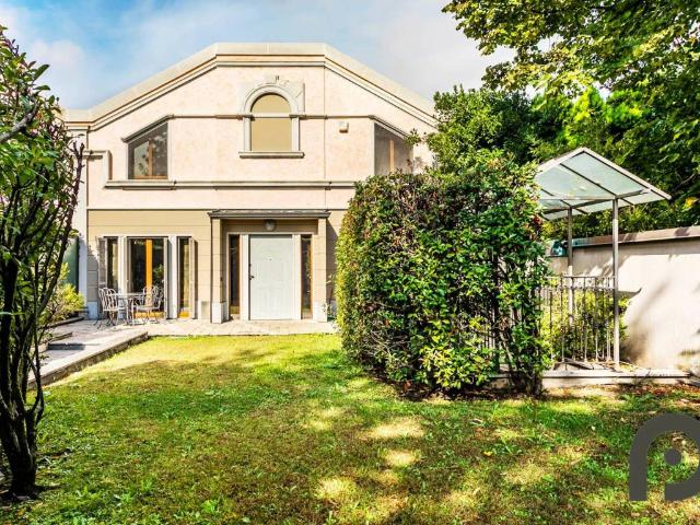 Villa Schiera in affitto a Municipio 7, Milano