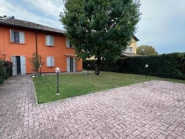 Villa Schiera in affitto a Buon Pastore-Sant'Agnese-San Damaso, Modena