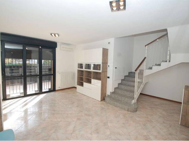 Villa Schiera in affitto a Crocetta-San Lazzaro-Modena Est, Modena