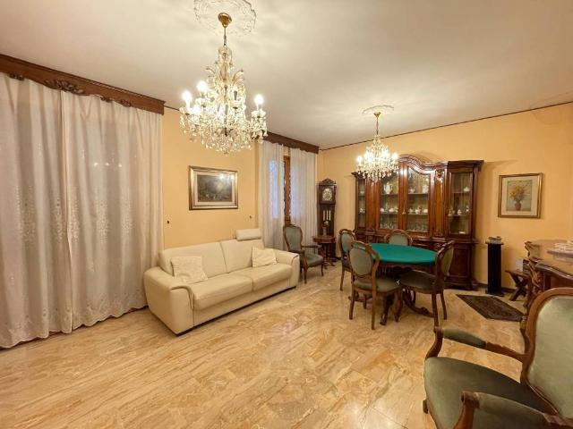 Villa Schiera in affitto a Buon Pastore-Sant'Agnese-San Damaso, Modena