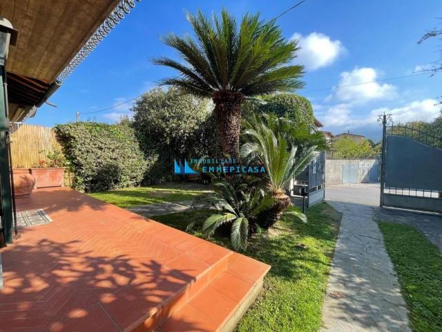 Villa Schiera in affitto a Montignoso, Toscana