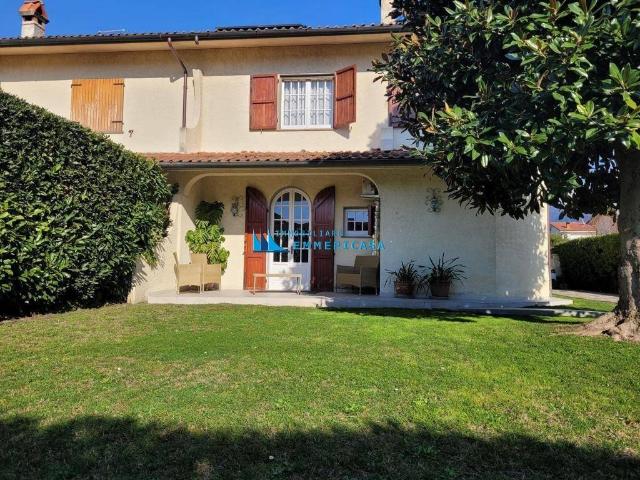Villa Schiera in affitto a Montignoso, Toscana