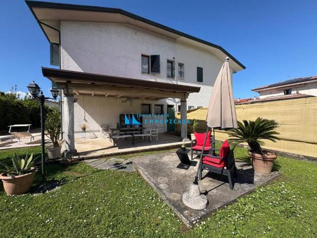 Villa Schiera in affitto a Montignoso, Toscana