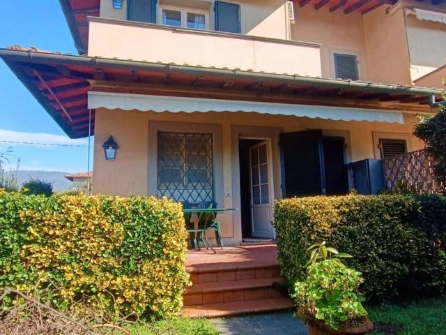 Villa Schiera in affitto a Montignoso, Toscana
