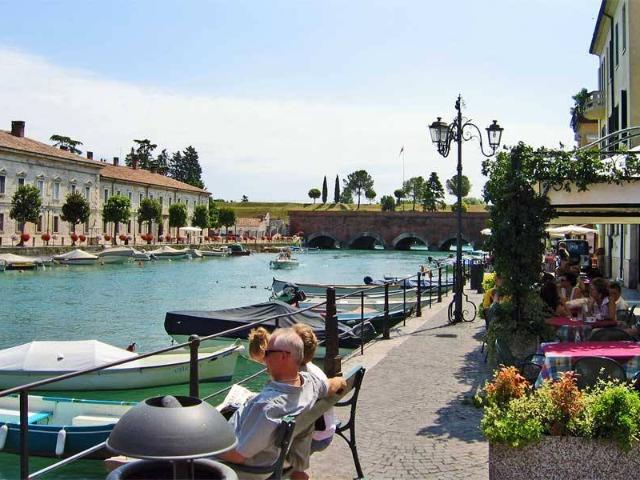 Villa Schiera in affitto a Peschiera Del Garda, Veneto