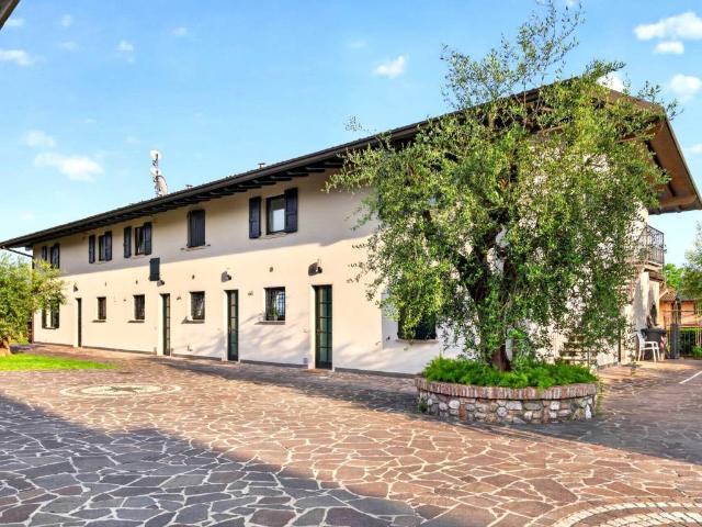 Villa Schiera in affitto a Polpenazze, Lombardia
