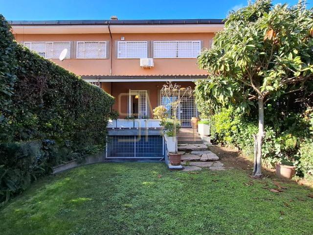 Villa Schiera in affitto a Axa, Roma Capitale