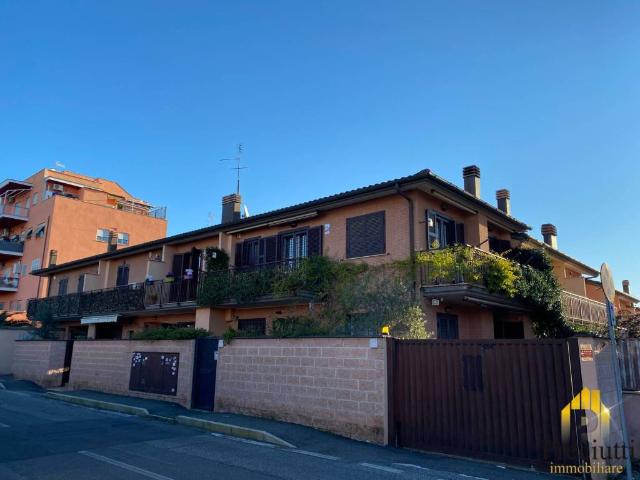 Villa Schiera in affitto a Municipio Roma XII, Roma Capitale