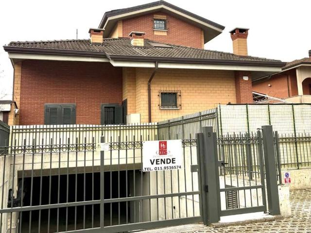 Villa Schiera in affitto a Piemonte, Torino