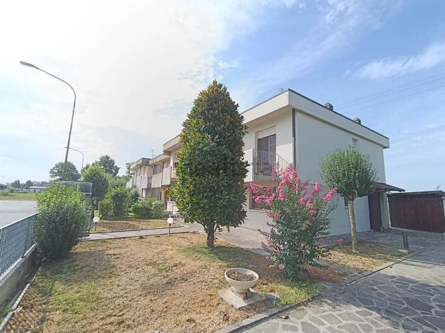 Casa in affitto a Unione Comuni Modenesi Area Nord, Mirandola