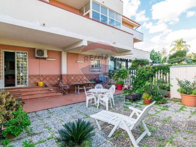 Villa Schiera in vendita a Aci Catena, Sicilia