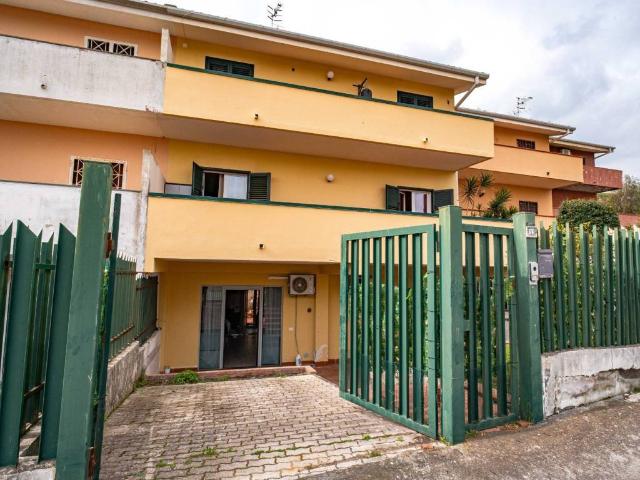 Villa Schiera in vendita a Aci Catena, Sicilia