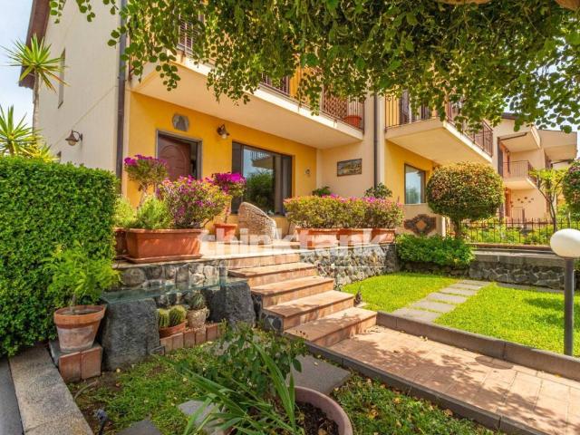 Villa Schiera in vendita a Capomulini, Acireale