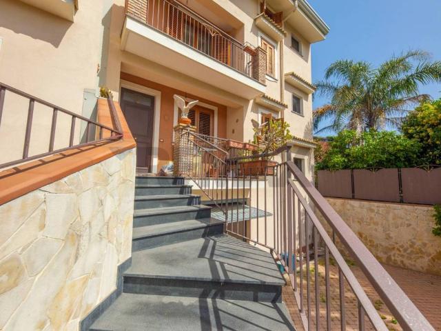 Villa Schiera in vendita a Santa Maria Ammalati, Acireale