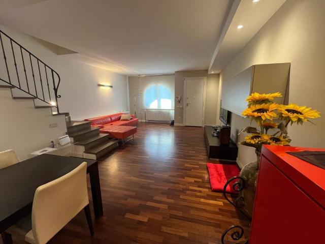 Villa Schiera in vendita a Agliana, Toscana