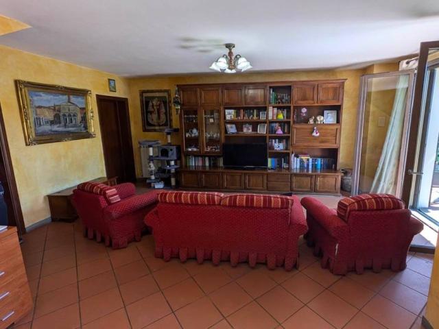 Villa Schiera in vendita a Agliana, Toscana