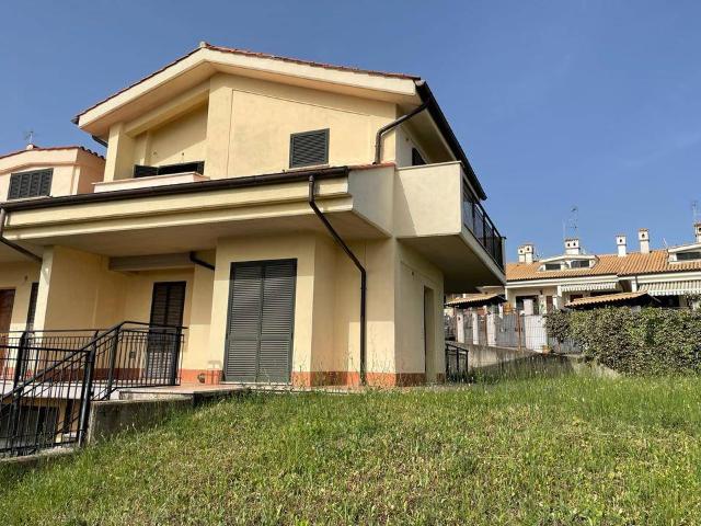 Villa Schiera in vendita a Roma Capitale, Lazio
