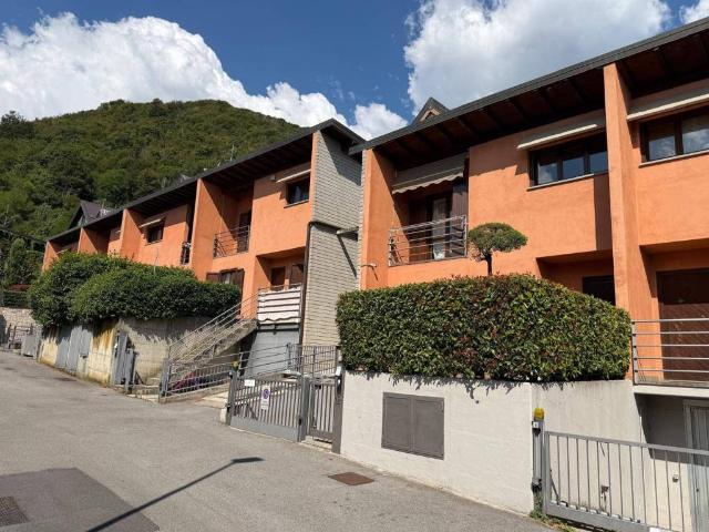 Villa Schiera in vendita a Albino, Lombardia