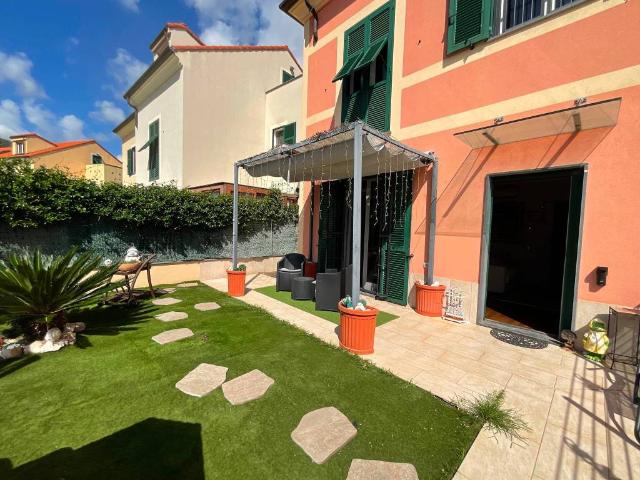Villa Schiera in vendita a Luceto, Albisola Superiore