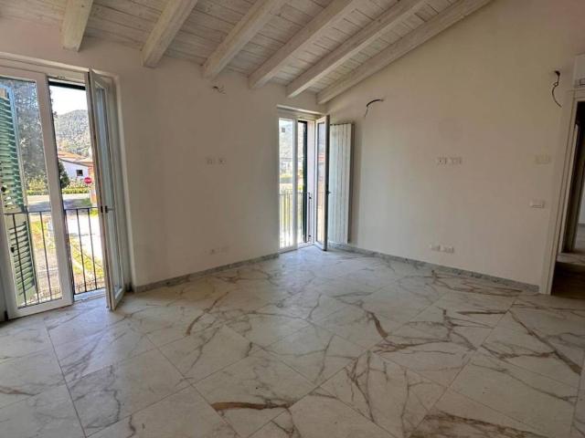 Villa Schiera in vendita a Ameglia, Liguria
